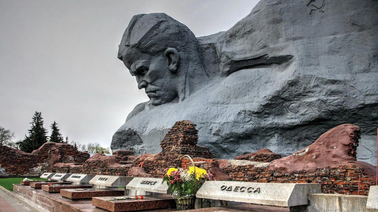 Анализ стихотворения «Мужество» (А.А. Ахматова)
