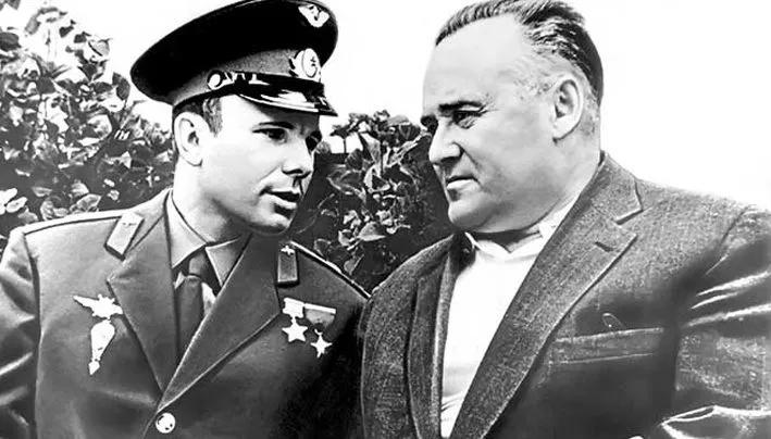 Итоговое сочинение: Какие люди изменили мир?