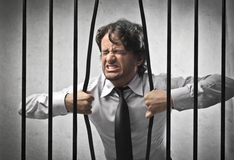Сочинение: Должен ли человек нести ответственность за свои преступления?