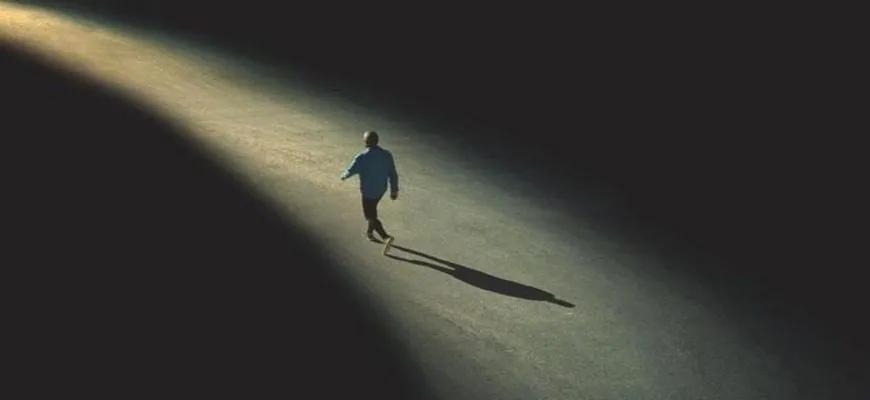 Сочинение: Почему человек не понимает других людей?